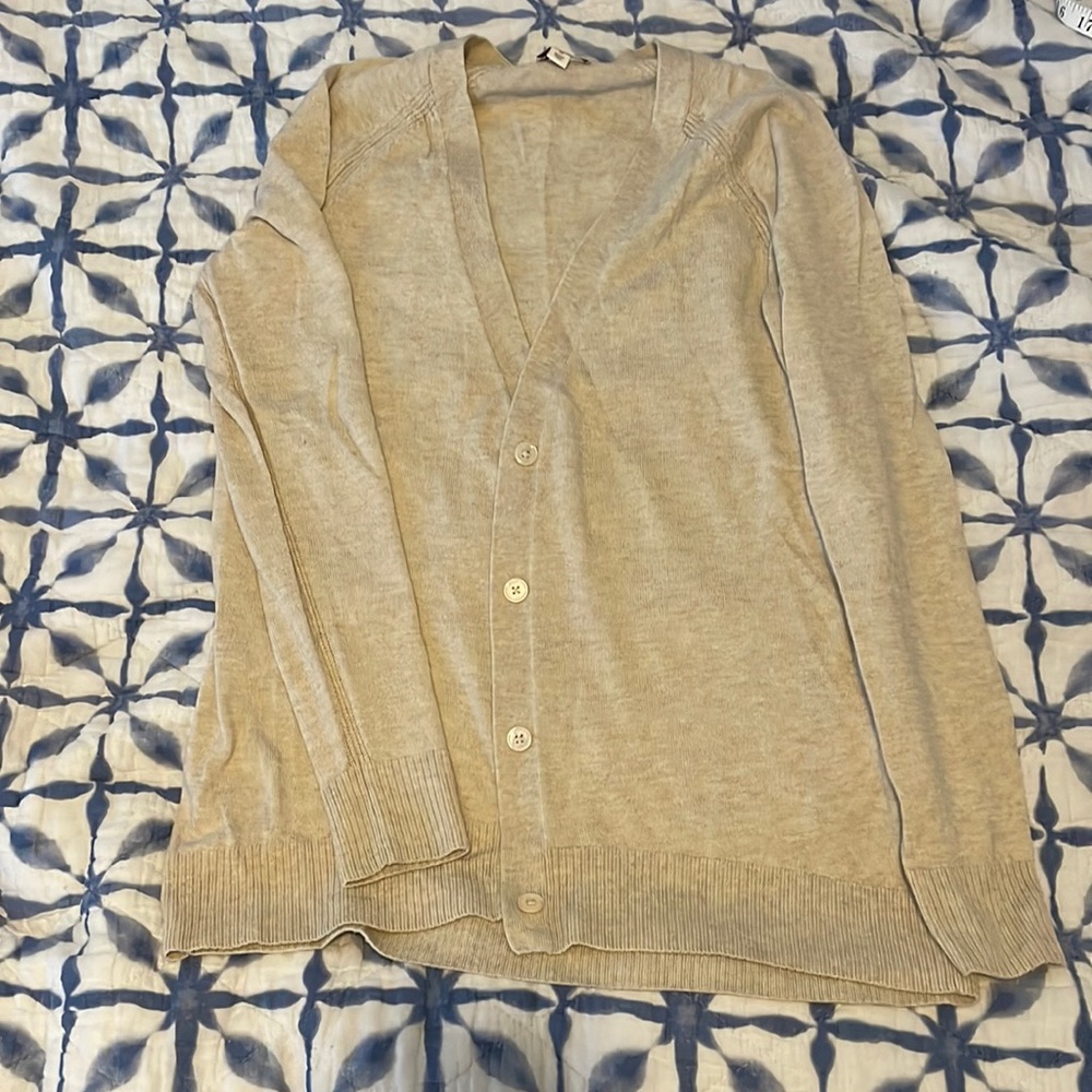 Gap sweater